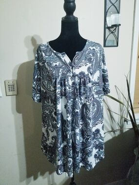 Paisley-Print Short Sleeve Tunic in White & Navy